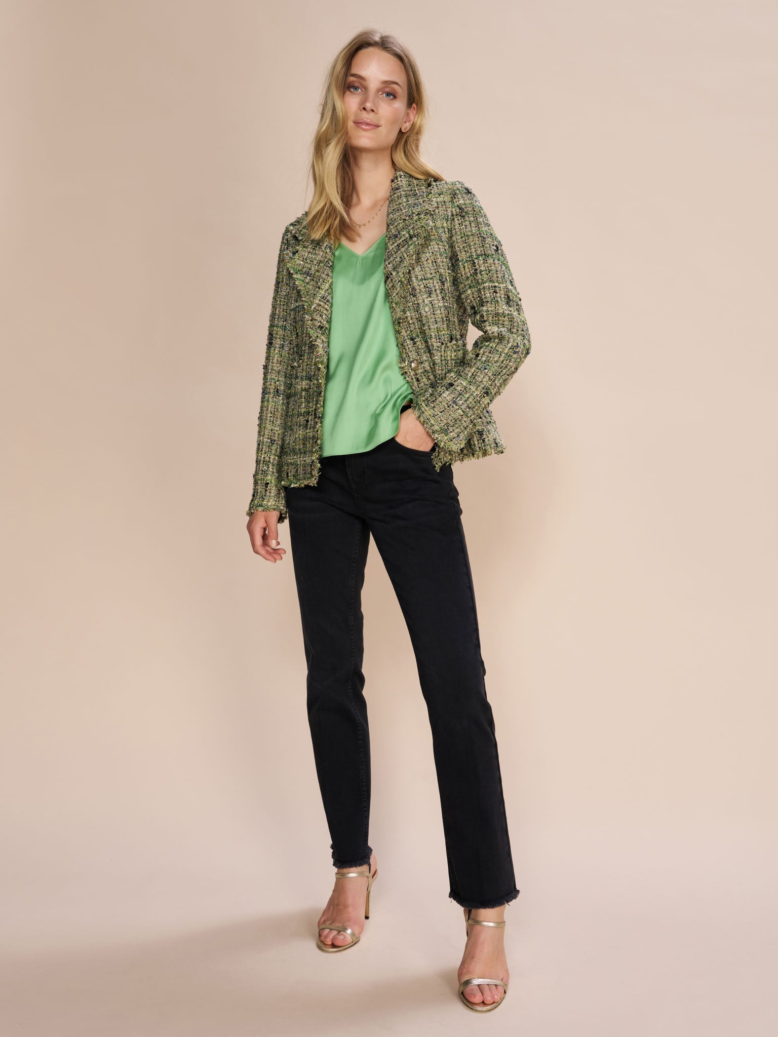 Modelshot / Black / Detail